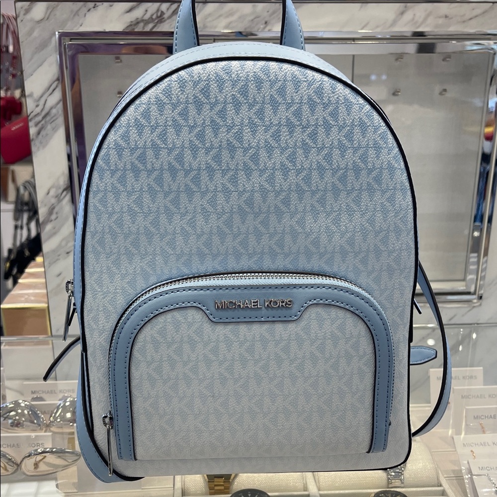 MICHAEL KORS Jaycee Medium Ombré Signature Logo Backpack
Light Sky
NWT